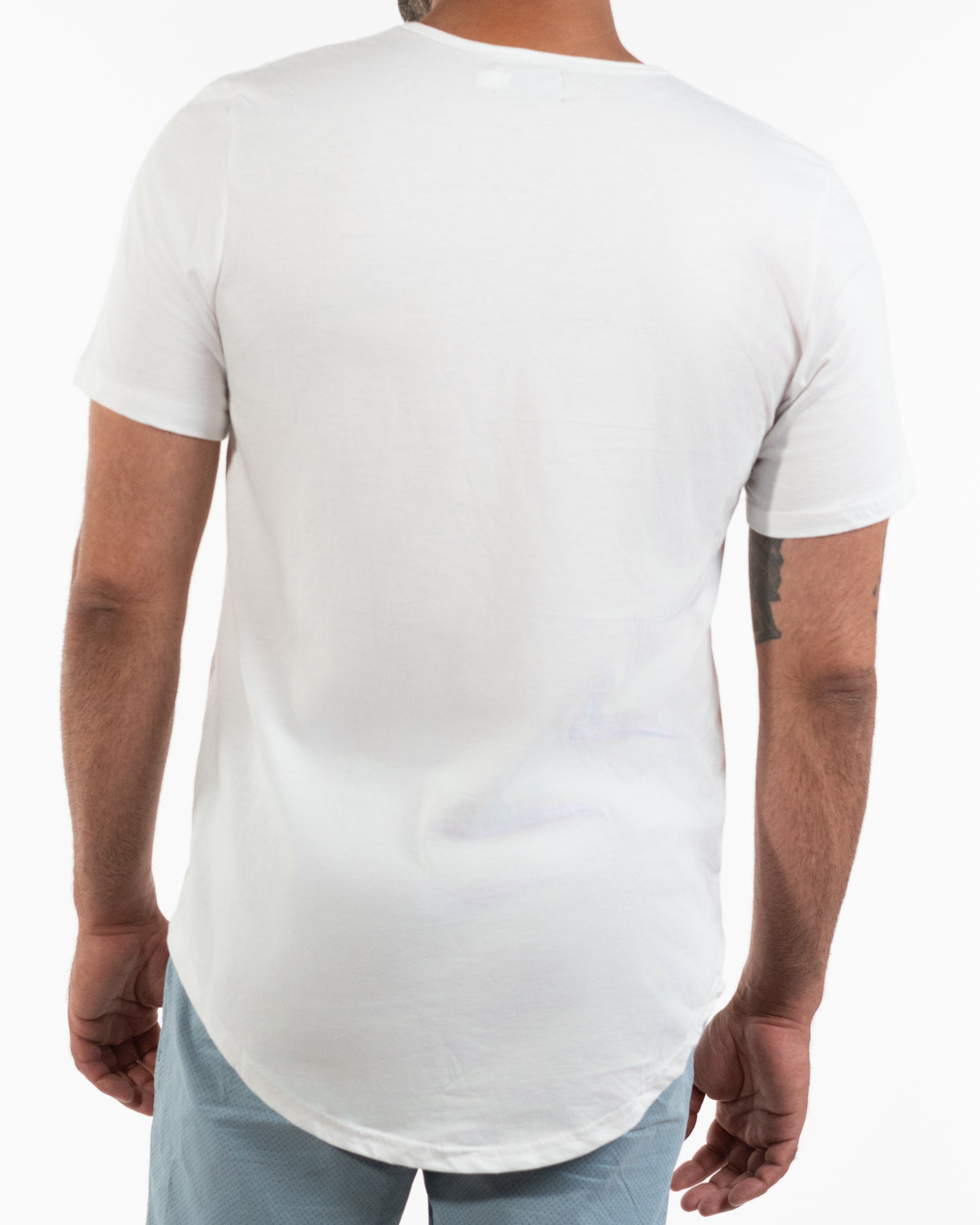 The Pauli / White Low Cut T-shirt with Topical Huglife